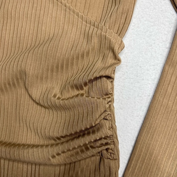 GUESS One Piece Open Shoulder Light Brown Body Suit Size‎ M super cute - Picture 3 of 10